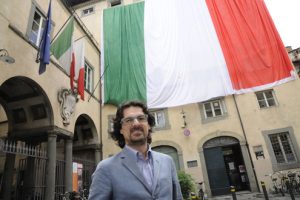 141_Tricolore-palazzo-Santini